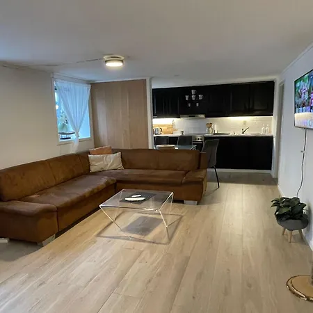 2br Generouse Living Ir Sauna 3 Min Station Apartamento *